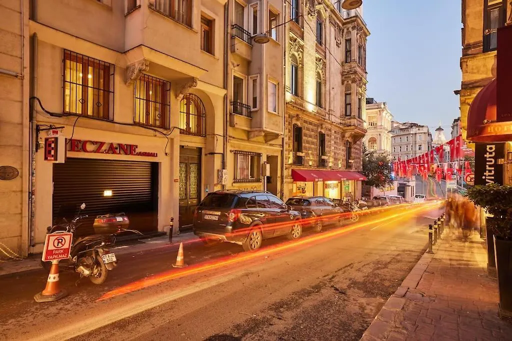Modern 2Br Apt Galata-Taksim Area Near Metro Istanbulská provincie 0*,  Turecko